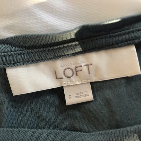 Ann Taylor Loft Top - Picture 3 of 4